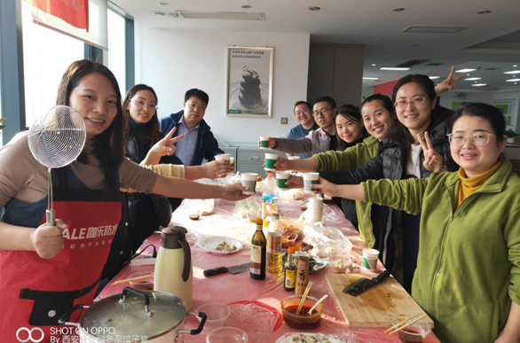 浓浓冬至情，AG尊龙凯时一家亲--冬至包饺子活动